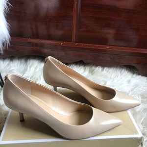 Michael Kors: Flex Kitten Pumps